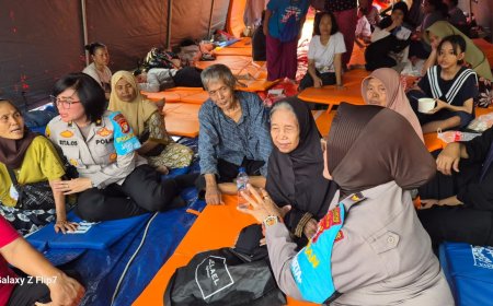 Polwan Jaga Jakarta Salurkan Bantuan dan Trauma Healing untuk Korban Kebakaran Pasar Jiung